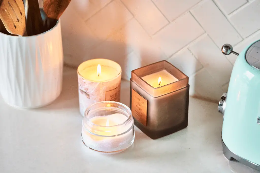 A scented candle is an excellent quick remedy for removing unpleasant odors.