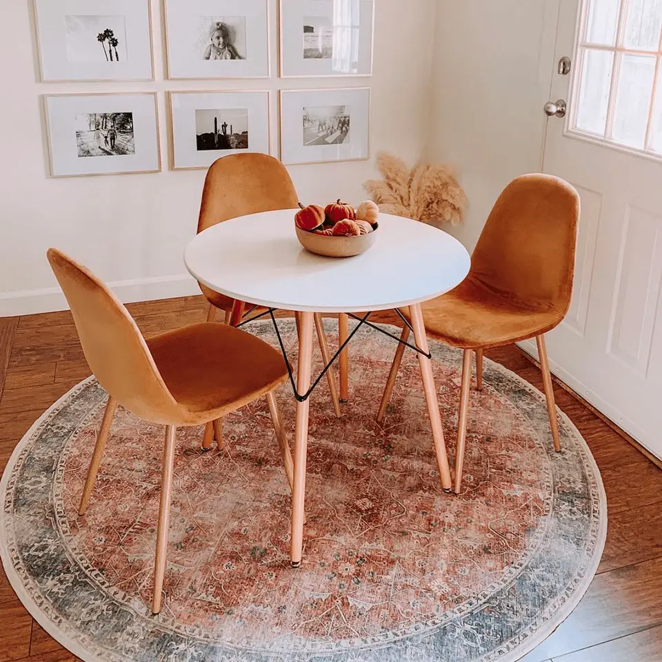 using rug to zone the small kitchen's space