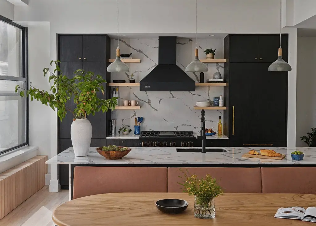 Kitchen splash with Slab-cut stone