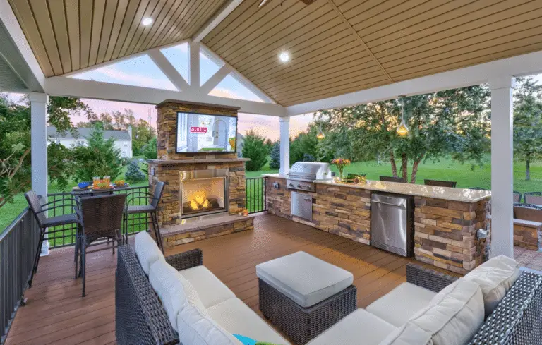 Entertain Outdoors: Ultimate Guide to Entertainment Features for Your Outdoor Kitchen