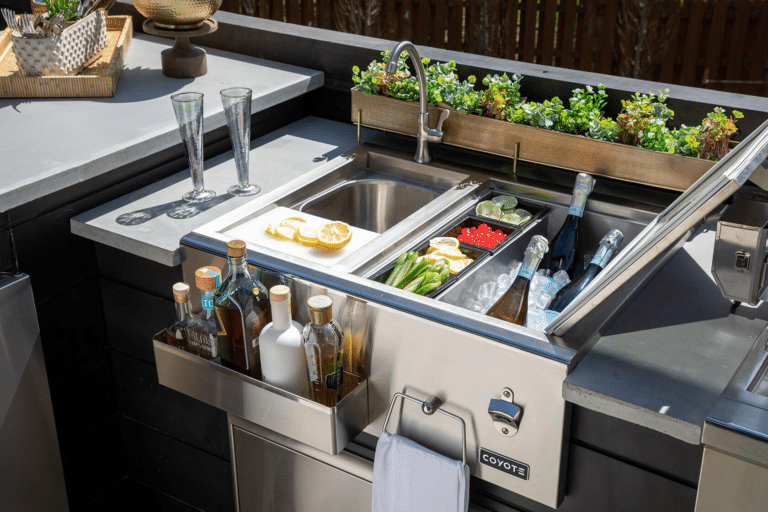 Ultimate Guide to U-Shaped Outdoor Kitchens with Bars